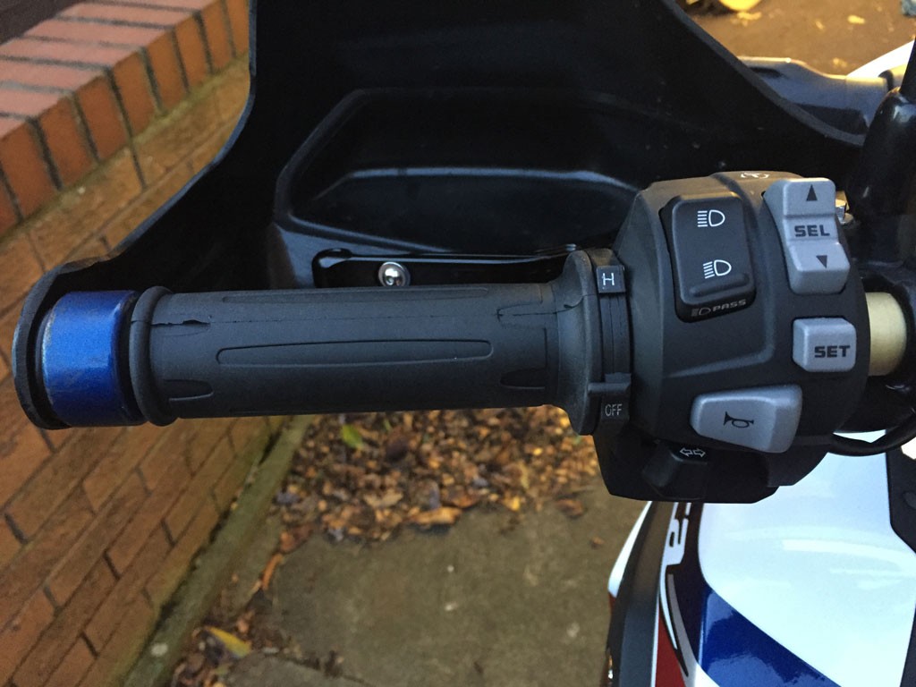 AT-33 Heated Grips